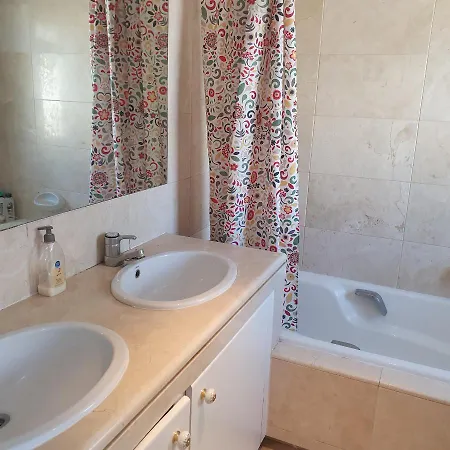 Nyaraló Spacious Townhouse By The Beach